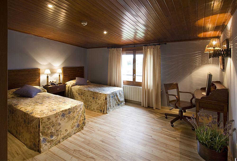 Hotel H Con Encanto Binéfar Esterno foto