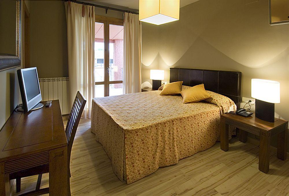 Hotel H Con Encanto Binéfar Esterno foto